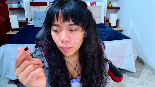 laureentt  online show from October 25, 3:03 am