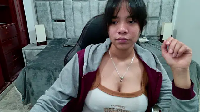 laureentt  online show from June 8, 3:18 am