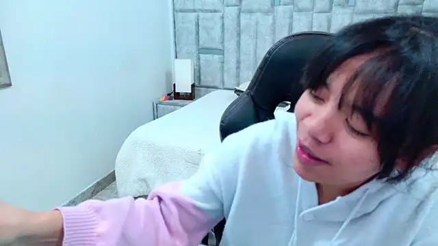 Snapshot of laureentt_ chatting on July 23, 3:26 am laureentt online show from July 23, 3:26 am
