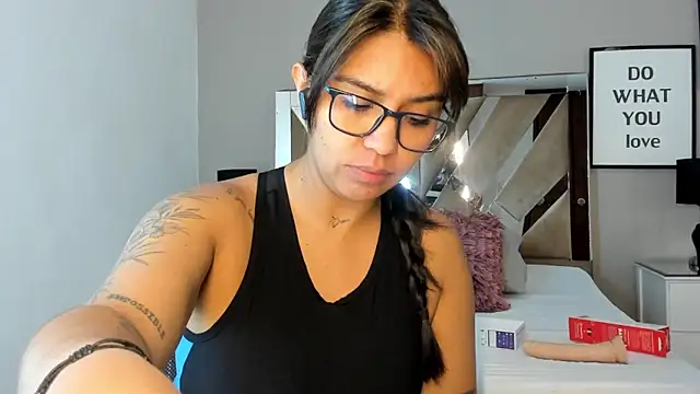 sharlott18 online show from December 7, 9:50 am