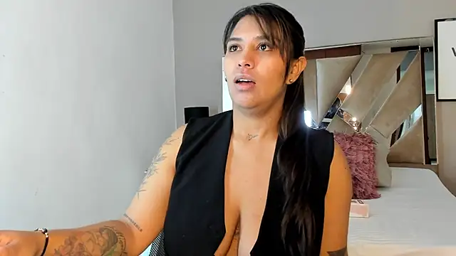 sharlott18 online show from December 9, 1:45 pm