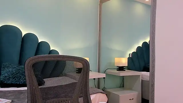 sharlott18 online show from October 10, 12:15 pm