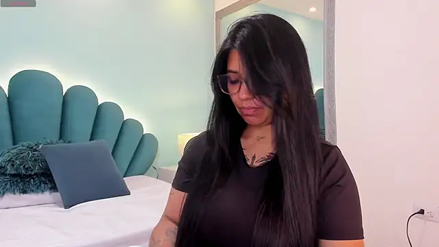 sharlott18 online show from April 21, 4:01 pm