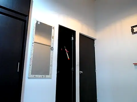 Snapshot of Alexxawinter chatting on December 5, 12:19 am Alexxawinter online show from December 5, 12:19 am