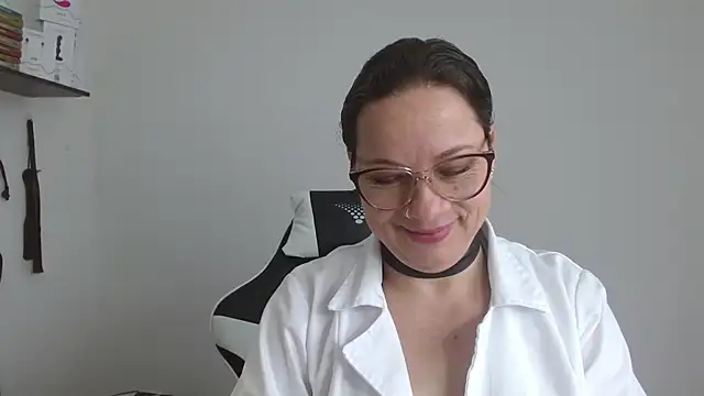 Snapshot of Sex-Psychology chatting on December 29, 1:38 pm Sex-Psychology online show from December 29, 1:38 pm