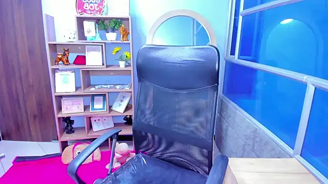 HornySlut69  online show from February 18, 2:16 am