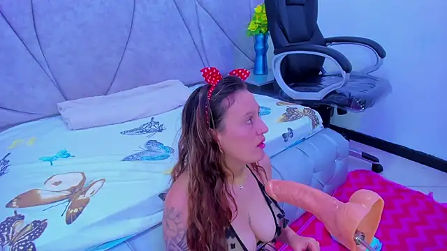 HornySlut69  online show from October 18, 12:17 pm