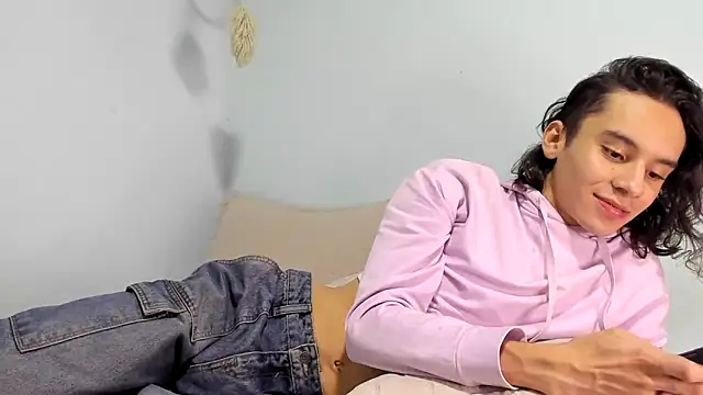 Snapshot of imcoltonalvin chatting on January 24, 2:39 am imcoltonalvin online show from January 24, 2:39 am