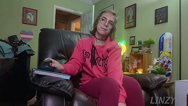 Snapshot of Linzy_19 chatting on January 17, 3:32 pm Linzy 19 online show from January 17, 3:32 pm