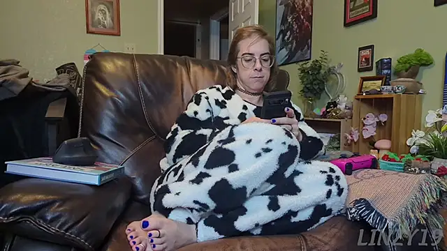 Snapshot of Linzy_19 chatting on January 22, 4:23 am Linzy 19 online show from January 22, 4:23 am