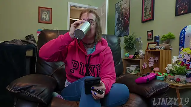 Snapshot of Linzy_19 chatting on January 23, 7:51 pm Linzy 19 online show from January 23, 7:51 pm