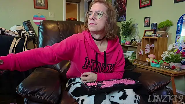 Snapshot of Linzy_19 chatting on January 29, 4:52 pm Linzy 19 online show from January 29, 4:52 pm