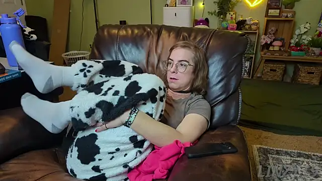 Snapshot of Linzy_19 chatting on January 31, 4:14 am Linzy 19 online show from January 31, 4:14 am