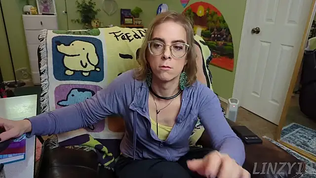 Snapshot of Linzy_19 chatting on February 11, 2:57 am Linzy 19 online show from February 11, 2:57 am