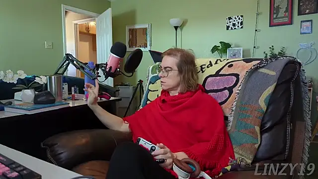 Snapshot of Linzy_19 chatting on March 5, 7:38 pm Linzy 19 online show from March 5, 7:38 pm