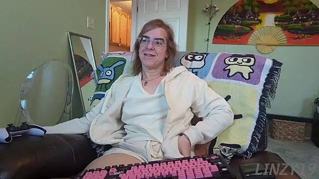 Snapshot of Linzy_19 chatting on September 22, 1:35 pm Linzy 19 online show from September 22, 1:35 pm