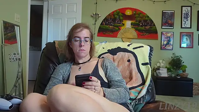 Snapshot of Linzy_19 chatting on September 25, 2:21 pm Linzy 19 online show from September 25, 2:21 pm