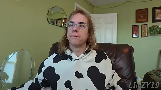 Snapshot of Linzy_19 chatting on November 5, 2:50 pm Linzy 19 online show from November 5, 2:50 pm