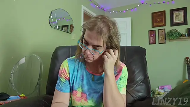 Linzy 19 online show from November 11, 9:26 pm