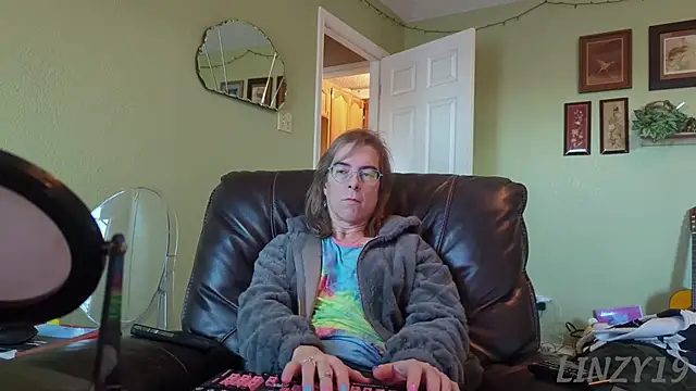 Linzy 19 online show from November 17, 2:34 pm