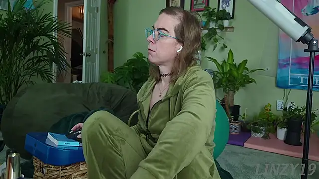 Linzy 19 online show from January 16, 4:55 pm