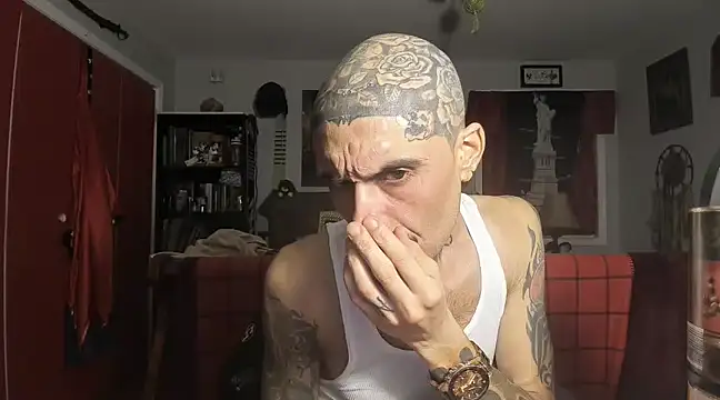 Snapshot of RoosterWabbit chatting on February 23, 5:34 am RoosterWabbit online show from February 23, 5:34 am