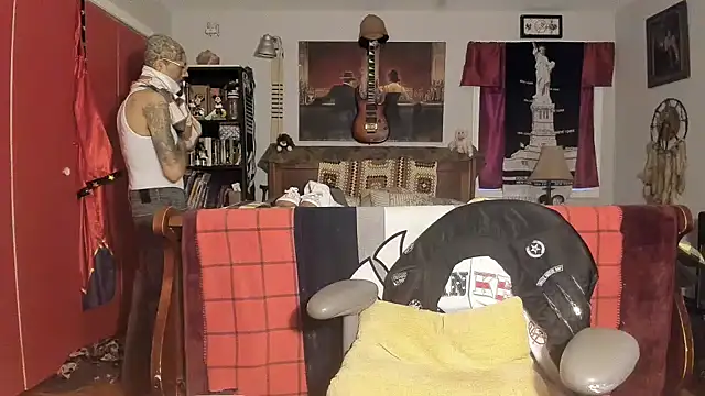 Snapshot of RoosterWabbit chatting on February 27, 10:53 pm RoosterWabbit online show from February 27, 10:53 pm