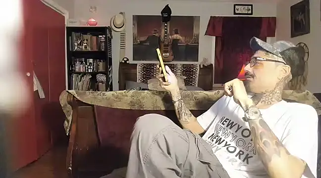 Snapshot of RoosterWabbit chatting on March 17, 5:12 am RoosterWabbit online show from March 17, 5:12 am