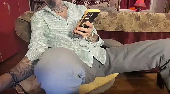 Snapshot of RoosterWabbit chatting on March 23, 5:00 am RoosterWabbit online show from March 23, 5:00 am