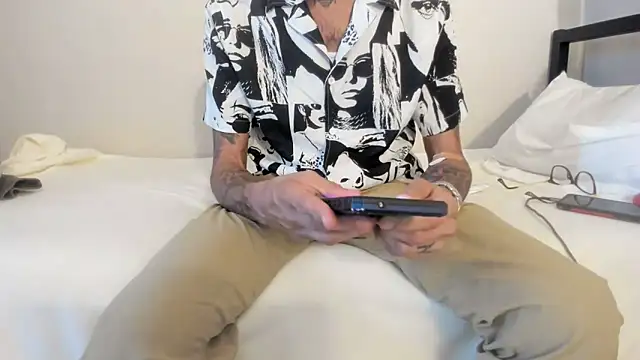 Snapshot of RoosterWabbit chatting on September 24, 8:56 pm RoosterWabbit online show from September 24, 8:56 pm