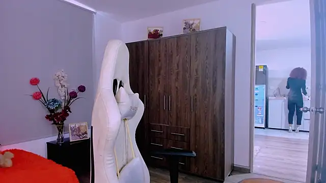 ScarlettMalbec online show from April 18, 9:15 pm