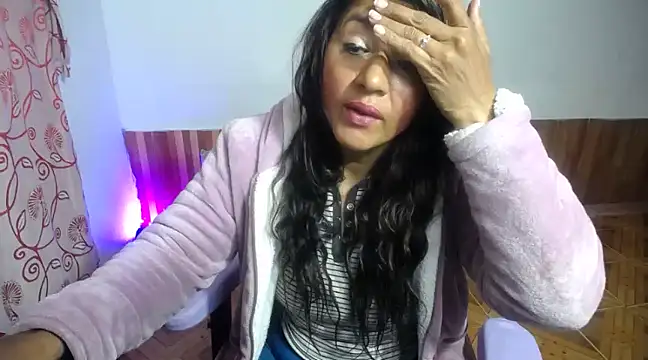 Snapshot of daleska_ayala_1 chatting on March 20, 8:08 pm daleska ayala 1 online show from March 20, 8:08 pm