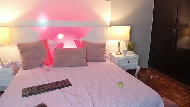 emily roberts1 online show from November 16, 4:29 am