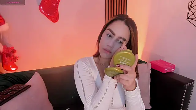 emily roberts1 online show from December 5, 5:05 am