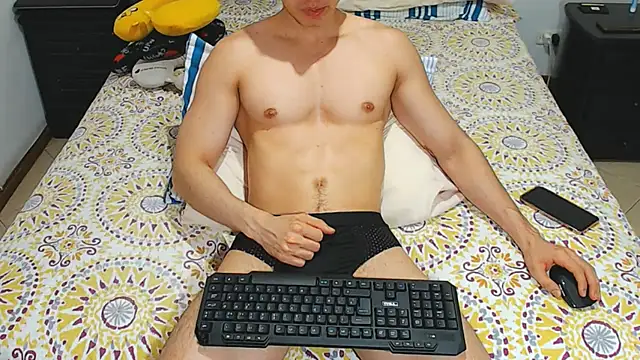 Snapshot of JahsHot chatting on October 31, 7:59 pm JahsHot online show from October 31, 7:59 pm