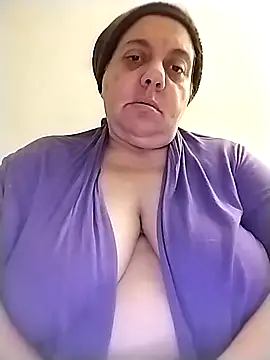 BustyBabyOfficial online show from October 18, 11:38 pm