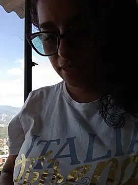Snapshot of Alizon_1 chatting on July 18, 6:34 pm Alizon 1 online show from July 18, 6:34 pm