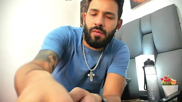 Thiagogomez online show from April 7, 7:14 pm