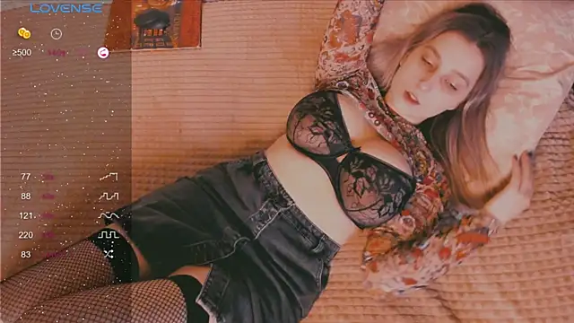 Snapshot of yoursugarbabe chatting on November 9, 3:43 pm yoursugarbabe online show from November 9, 3:43 pm