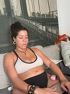 Bigbuttbrooklynn online show from February 19, 6:44 am