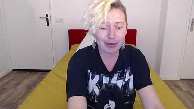 Snapshot of cumfun chatting on February 23, 2:35 pm cumfun online show from February 23, 2:35 pm