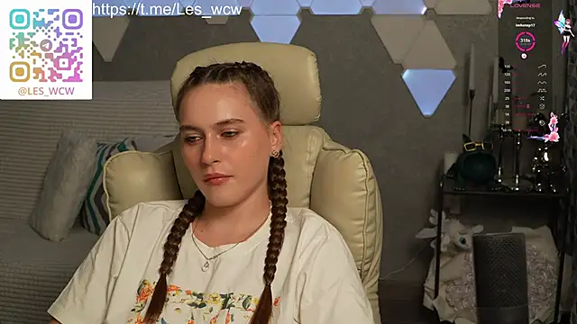 Snapshot of HarleyDeess chatting on November 26, 8:10 pm HarleyDeess online show from November 26, 8:10 pm