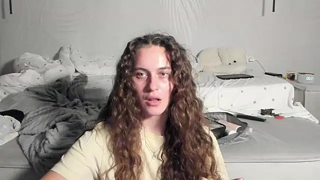 Snapshot of HarleyDeess chatting on December 15, 3:11 am HarleyDeess online show from December 15, 3:11 am