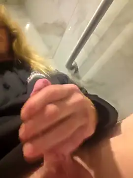 Snapshot of Travislovescum chatting on November 6, 3:07 am Travislovescum online show from November 6, 3:07 am