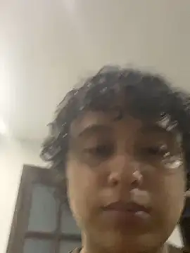 lou cute online show from April 2, 3:04 am