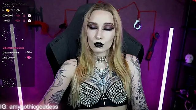 amywhitenessxx online show from November 23, 2:17 pm