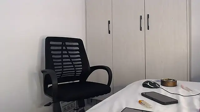 CurvyGlass online show from October 6, 2:47 pm