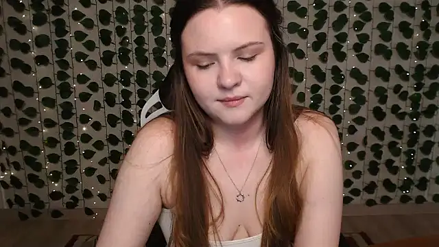 Snapshot of IxxiLiana chatting on February 22, 4:07 am IxxiLiana online show from February 22, 4:07 am
