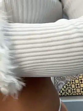 Mau White online show from December 8, 5:33 pm