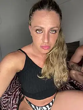 Snapshot of fitcouple1889 chatting on February 26, 11:26 pm fitcouple1889 online show from February 26, 11:26 pm